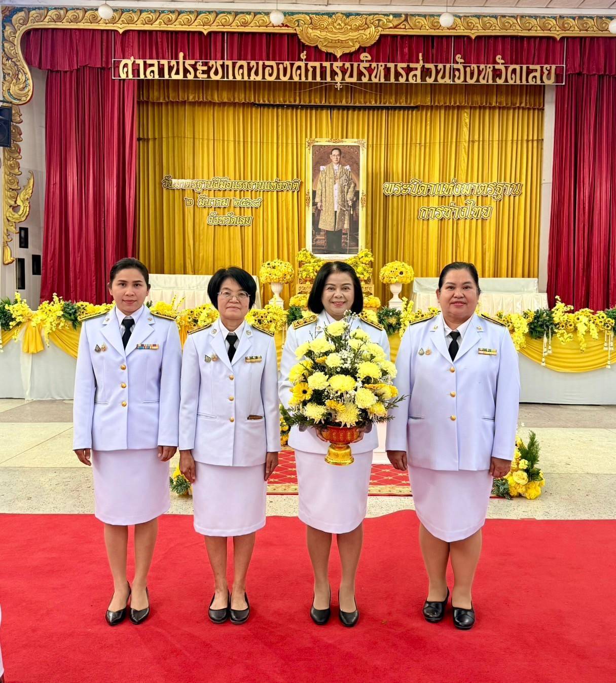 ร่วมพิธีถวายราชสักการะแด่พระบาทสมเด็จพระบรมชนกาธิเบศร มหาภูมิพลอดุลยเดชมหาราช บรมนาถบพิตร
