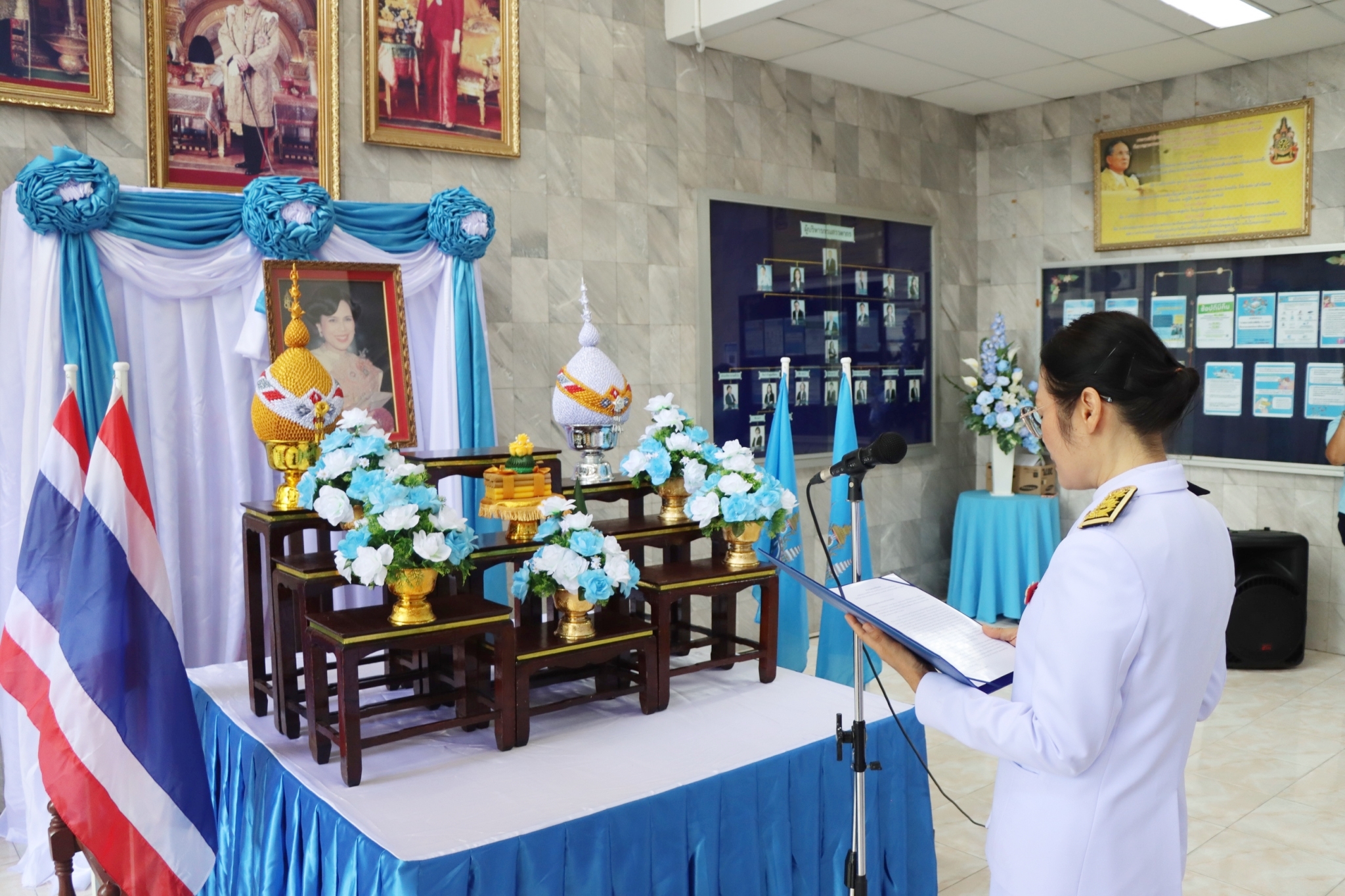 นางสาวลักขณา ต่อพล สรรพากรพื้นที่อุดรธานี พร้อมด้วยคณะผู้บริหารและข้าราชการ ร่วมพิธีลงนามถวายพระพรชัยมงคล สมเด็จพระนางเจ้าสิริกิติ์ พระบรมราชินีนาถ พระบรมราชชนนีพันปีหลวง