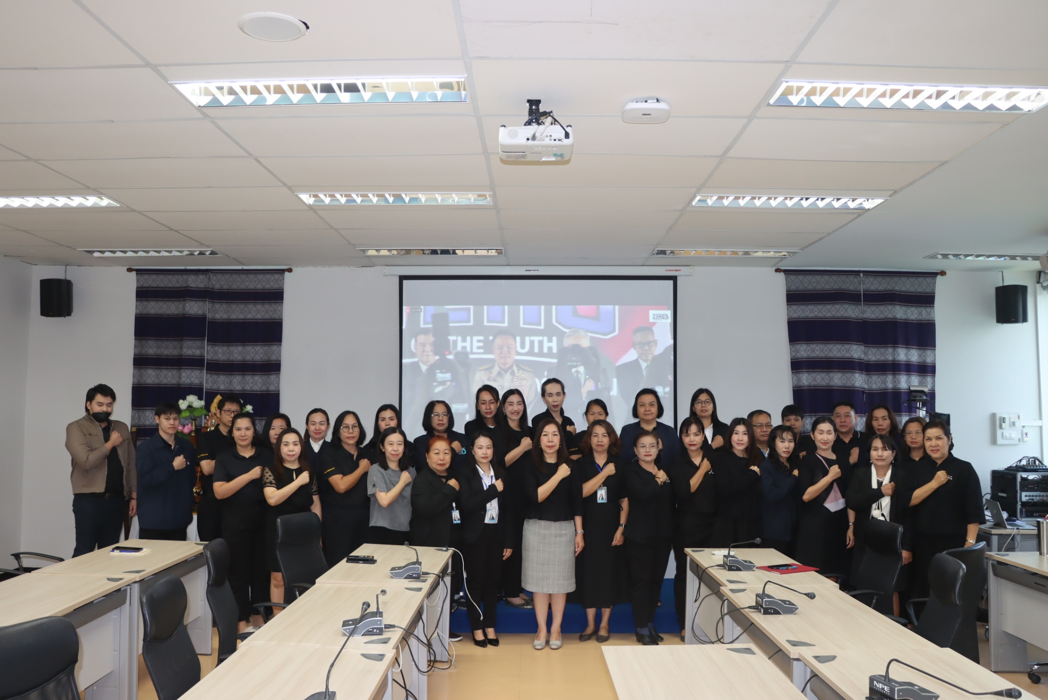 สรรพากรพื้นที่อุดรธานี นำบุคลากรสังกัดสำนักงานสรรพากรพื้นที่อุดรธานี เข้าร่วมรับชมงานวันต่อต้านคอร์รัปชันสากล (ประเทศไทย) HERO OF THE TRUTH