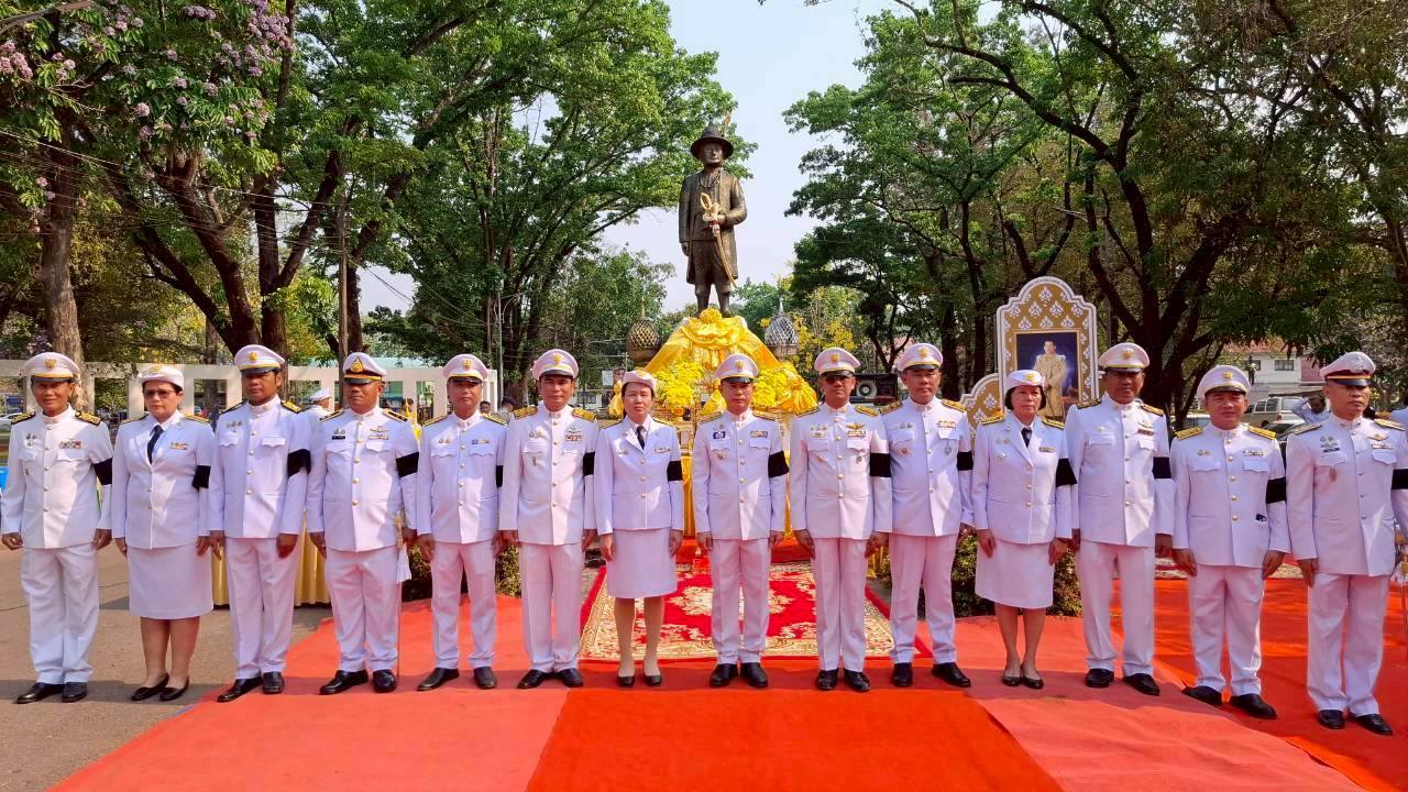 เจ้าหน้าที่สำนักงานสรรพากรพื้นที่สาขาบ้านดุง ในสังกัดสำนักงานสรรพากรพื้นที่อุดรธานี เข้าร่วมพิธีถวายราชสักการะเนื่องในวันพระบาทสมเด็จพระพุทธยอดฟ้าจุฬาโลก และวันที่ระลึกมหาจักรีบรมราชวงศ์ ประจำปี 2569