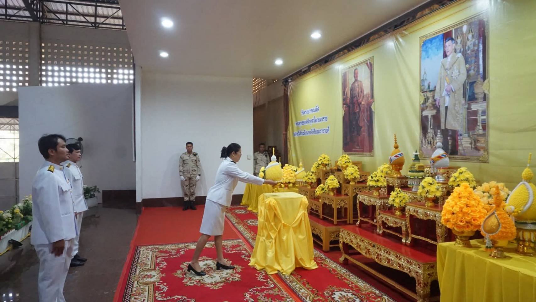 เจ้าหน้าที่สำนักงานสรรพากรพื้นที่สาขากุมภวาปี ในสังกัดสำนักงานสรรพากรพื้นที่อุดรธานี เข้าร่วมในพิธีถวายราชสักการะเนื่องในวันพระบาทสมเด็จพระพุทธยอดฟ้าจุฬาโลกมหาราชและวันที่ระลึกมหาจักรีบรมราชวงศ์ ประจำปีพุทธศักราช 2569