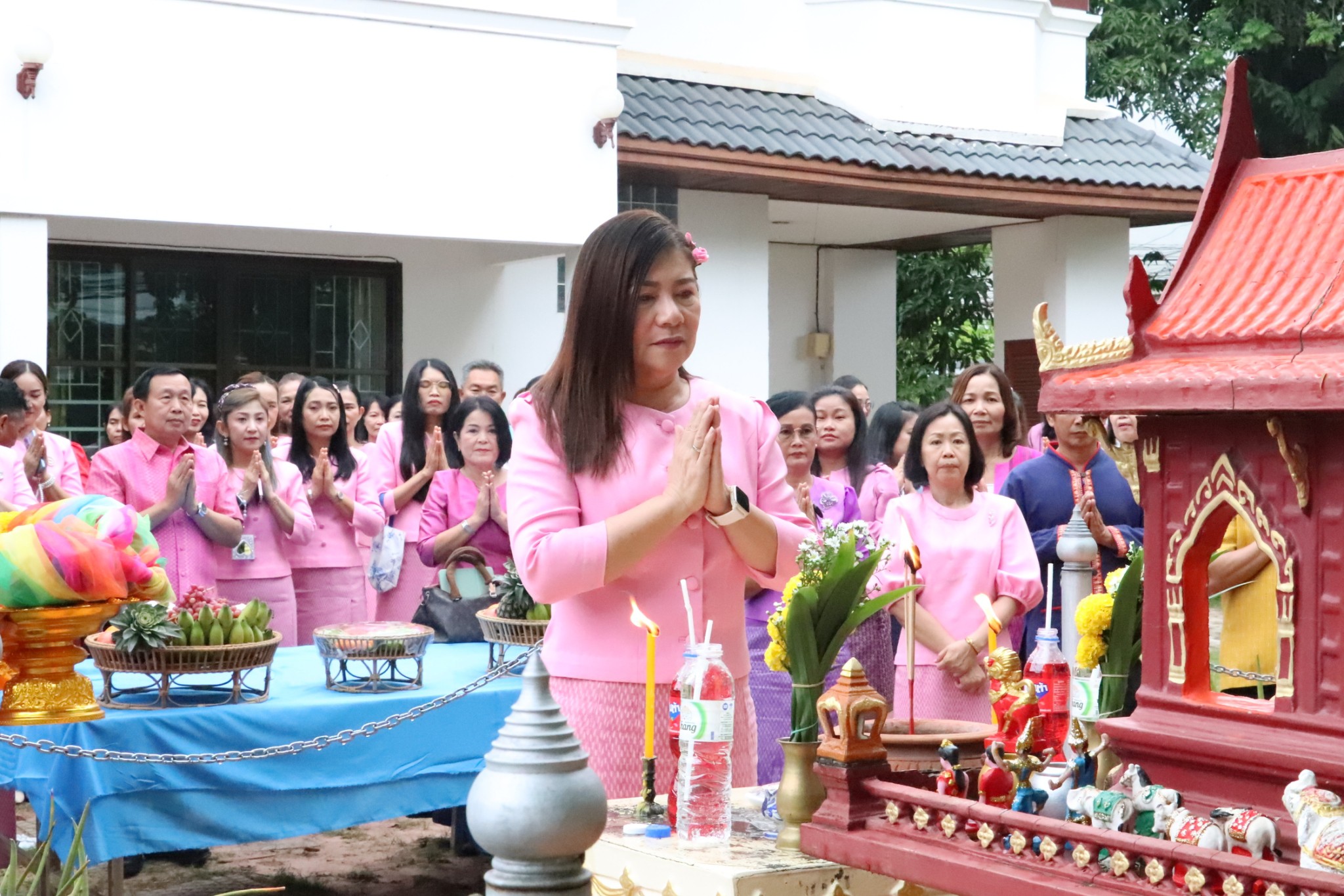 กิจกรรมพิธี “ไหว้ศาลพระภูมิและศาลตายาย” อันเป็นศูนย์รวมจิตใจของชาวสรรพากรพื้นที่มหาสารคาม 