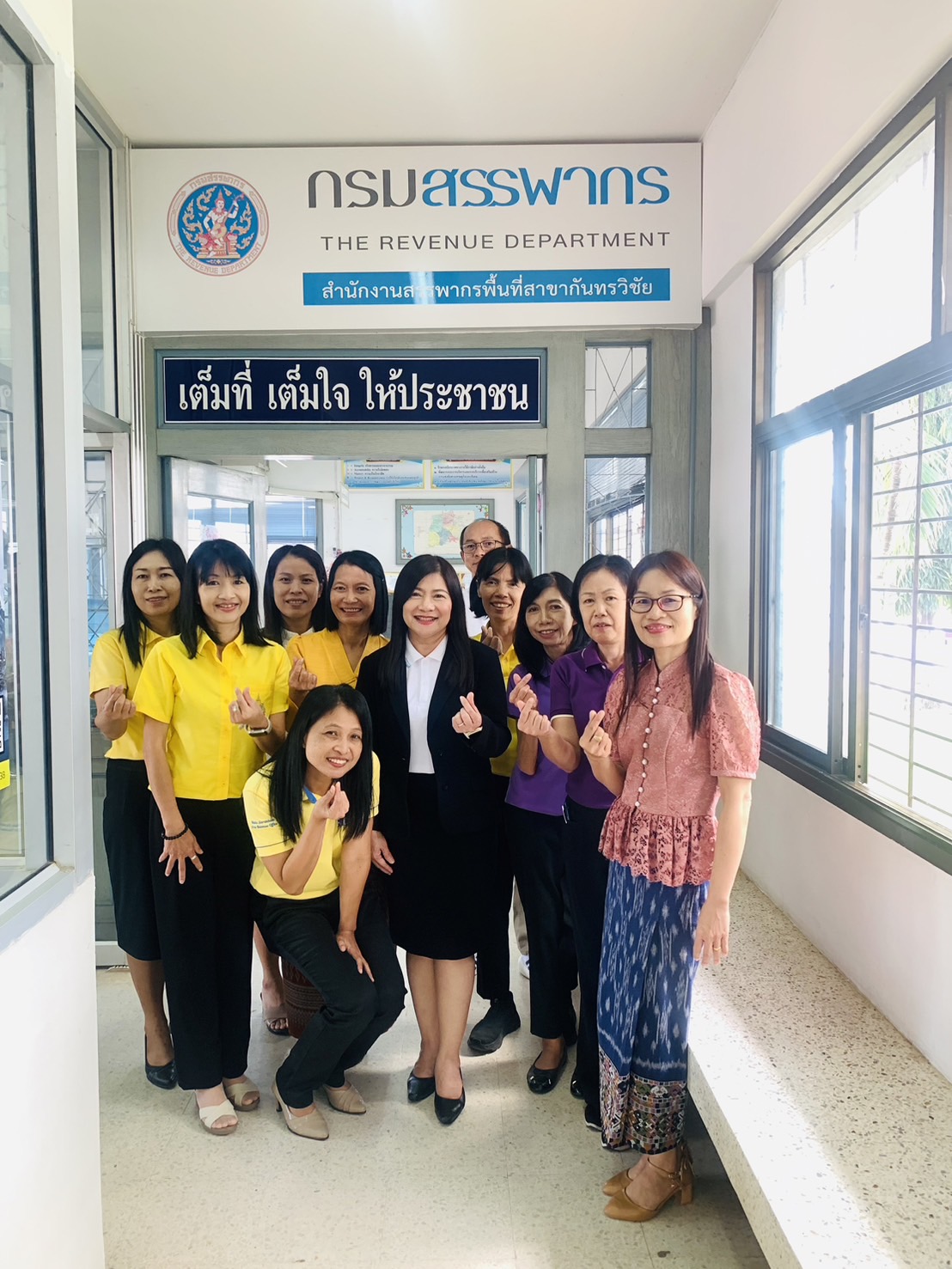 นางสาววิลาวัณย์ เอกประเสริฐกุล สรรพากรพื้นที่มหาสารคาม ตรวจเยี่ยม เพื่อสร้างขวัญกำลังใจในการปฏิบัติงานของข้าราชการและเจ้าหน้าที่ 