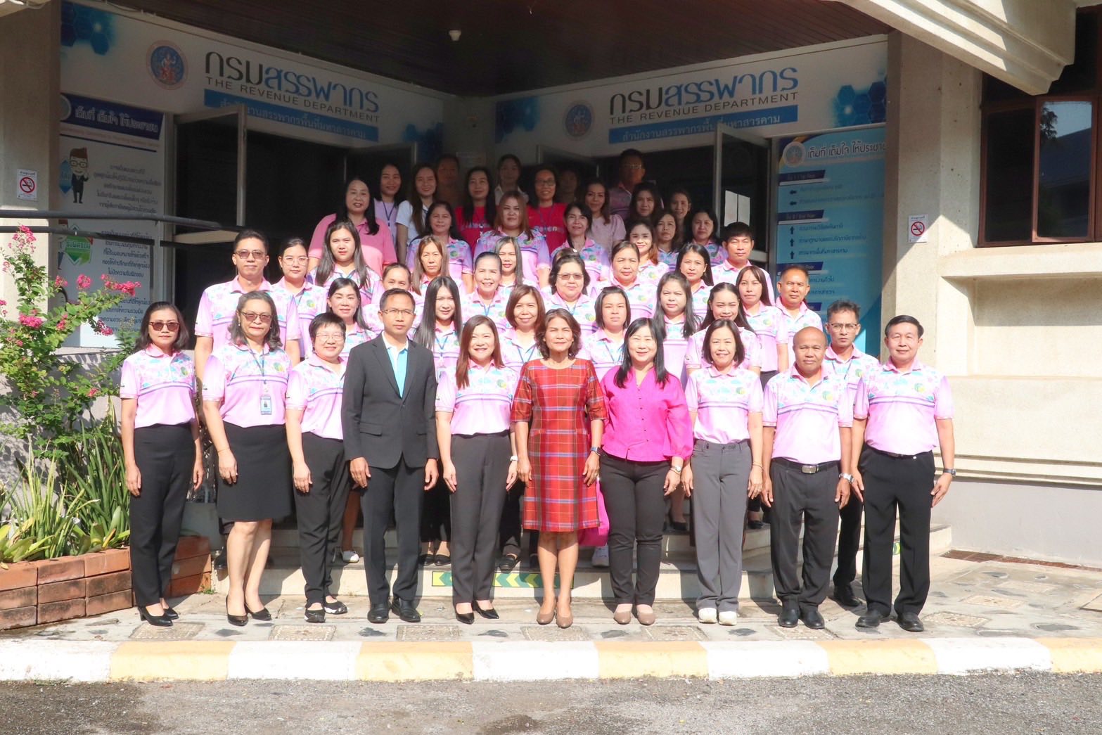 นางเทวี สิงห์พรมมา สรรพากรภาค 10 พร้อมด้วยคณะตรวจราชการ เข้าตรวจราชการตามแผนการตรวจราชการ ประจำปีงบประมาณ 2568 