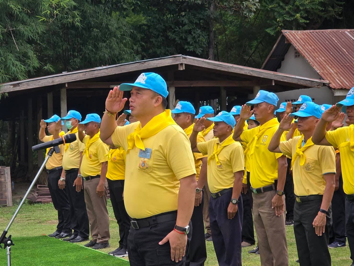 สรรพากรพื้นที่สาขาโกสุมพิสัย พร้อมด้วยเจ้าหน้าที่ เข้าร่วมกิจกรรมการขับเคลื่อนโครงการจิตอาสาพระราชทาน จังหวัดมหาสารคาม ประจำเดือน มิถุนายน 2568 กิจกรรมจิตอาสา 