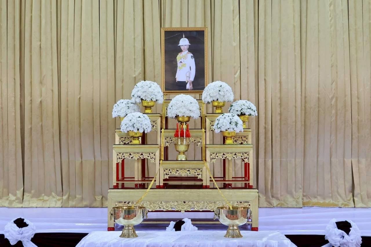 ร่วมพิธีถวายน้ำสรงพระศพ และ ลงนามถวายความอาลัย เบื้องหน้าพระรูป สมเด็จพระเจ้าลูกเธอ เจ้าฟ้าพัชรกิติยาภา นเรนทิราเทพยวดี กรมหลวงราชสาริณีสิริพัชร มหาวัชรราชธิดา