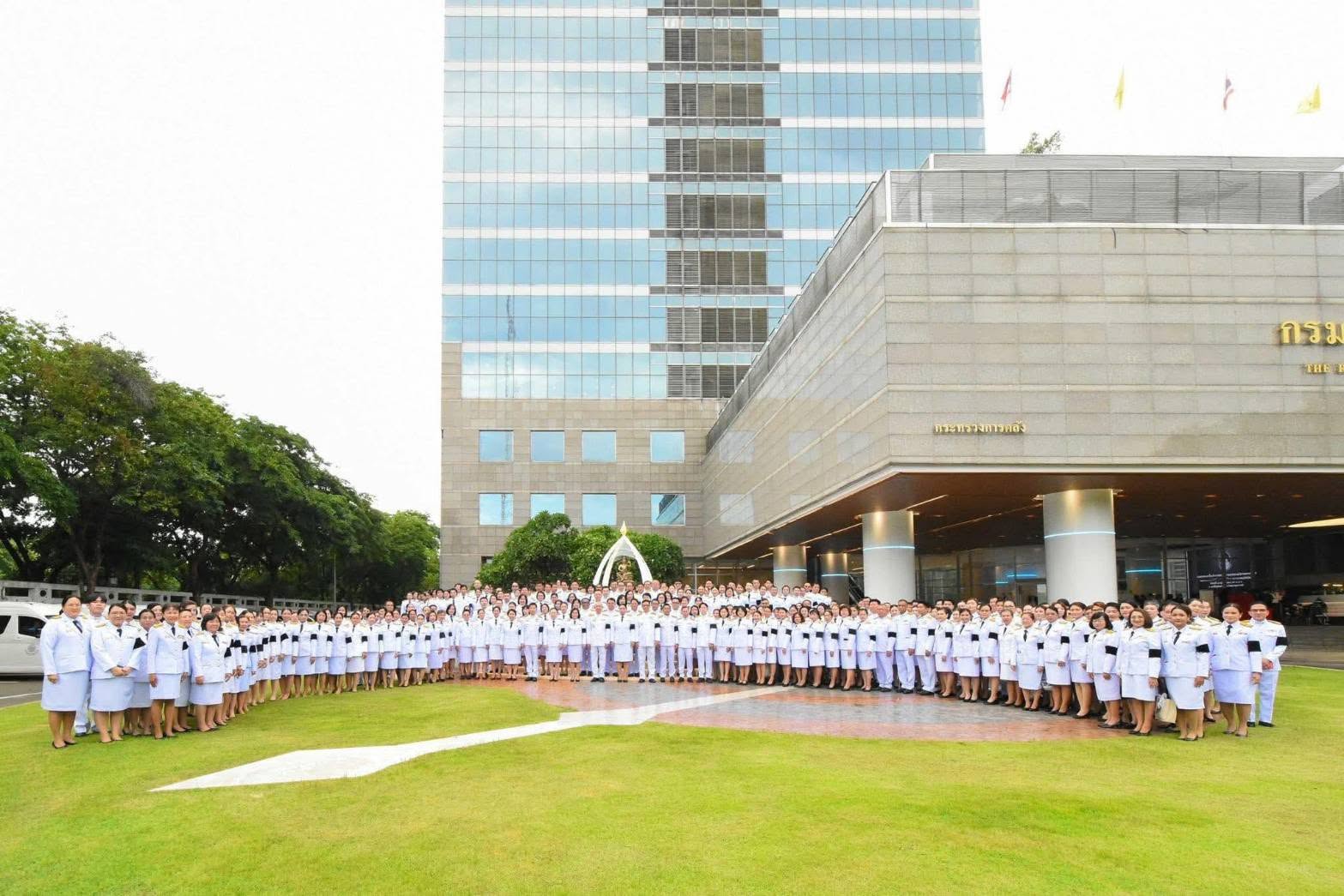 กรมสรรพากรเป็นเจ้าภาพพระพิธีธรรมสวดพระอภิธรรม พระบรมศพ สมเด็จพระนางเจ้า สิริกิติ์ พระบรมราชินีนาถ พระบรมราชชนนีพันปีหลวง
