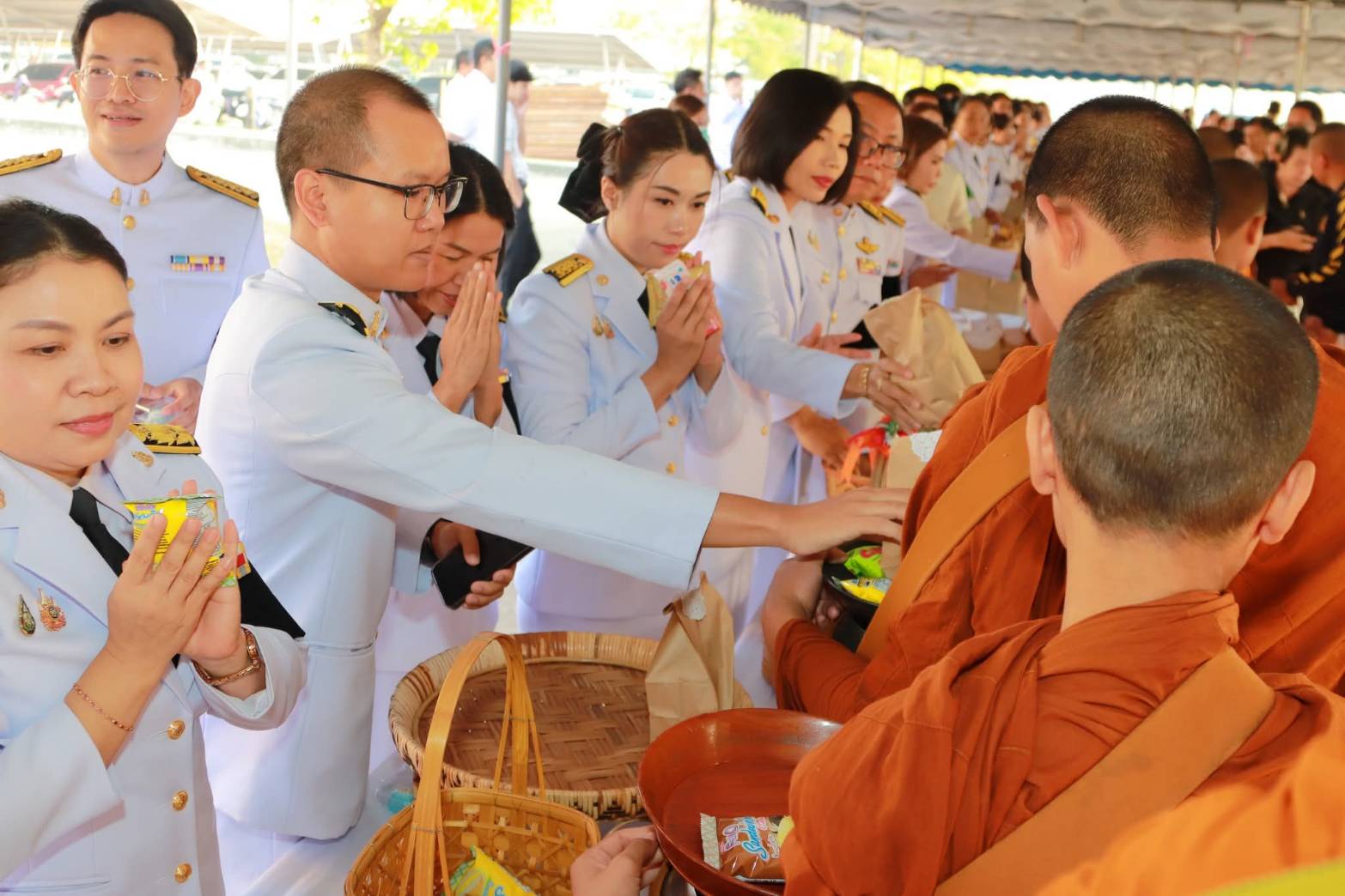 พิธีถวายราชสักการะพ่อขุนรามคำแหงมหาราช ประกอบด้วยพิธีสวดพระพุทธมนต์ ทำบุญตักบาตรถวายพระราชกุศล ถวายพานพุ่มดอกไม้และถวายราชสดุดี