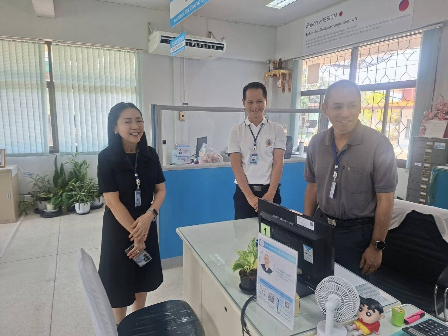 ท่านสรรพากรพื้นที่ ตรวจเยี่ยมสำนักงานสรรพากรพื้นที่ สส.กุฉินารายณ์เขาวง สส.คำม่วง สส.สหัสขันธ์ สส.เมืองกาฬสินธุ์ และ สส.กมลาไสย