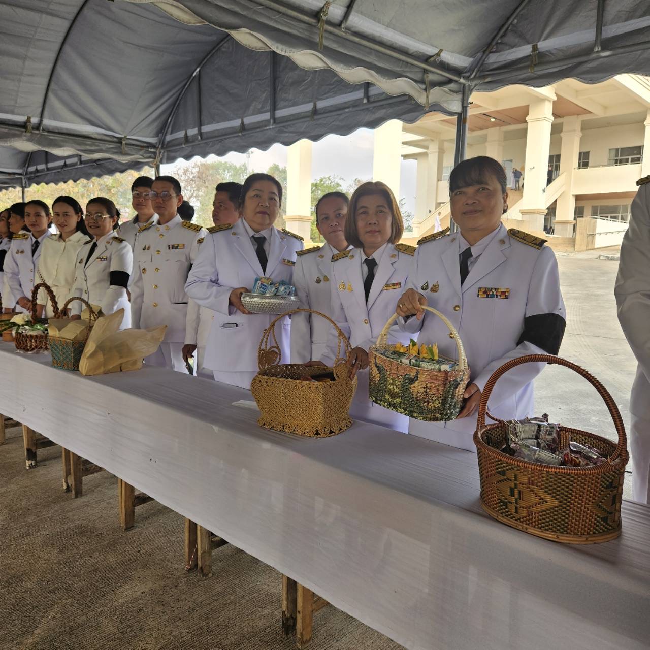 พิธีถวายราชสักการะสมเด็จพระนเรศวรมหาราช และวันยุทธหัตถี ประกอบด้วยพิธีสวดพระพุทธมนต์ ทำบุญตักบาตรถวายพระราชกุศล ถวายพานพุ่มดอกไม้และถวายราชสดุดี