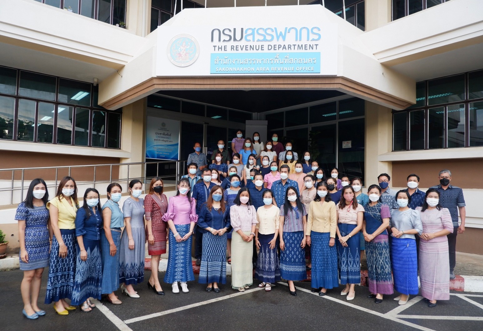 ร่วมใจใส่ผ้าไทย