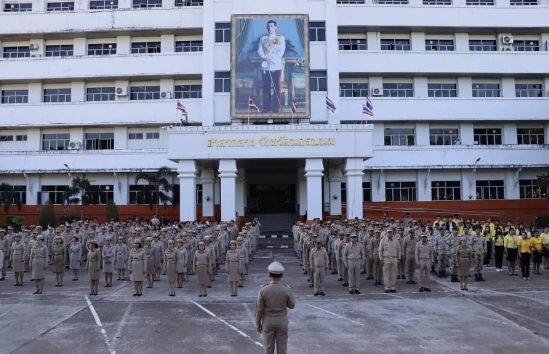 จังหวัดนครพนมจัดกิจกรรมเคารพธงชาติและร้องเพลงชาติไทยทุกวันจันทร์ของสัปดาห์