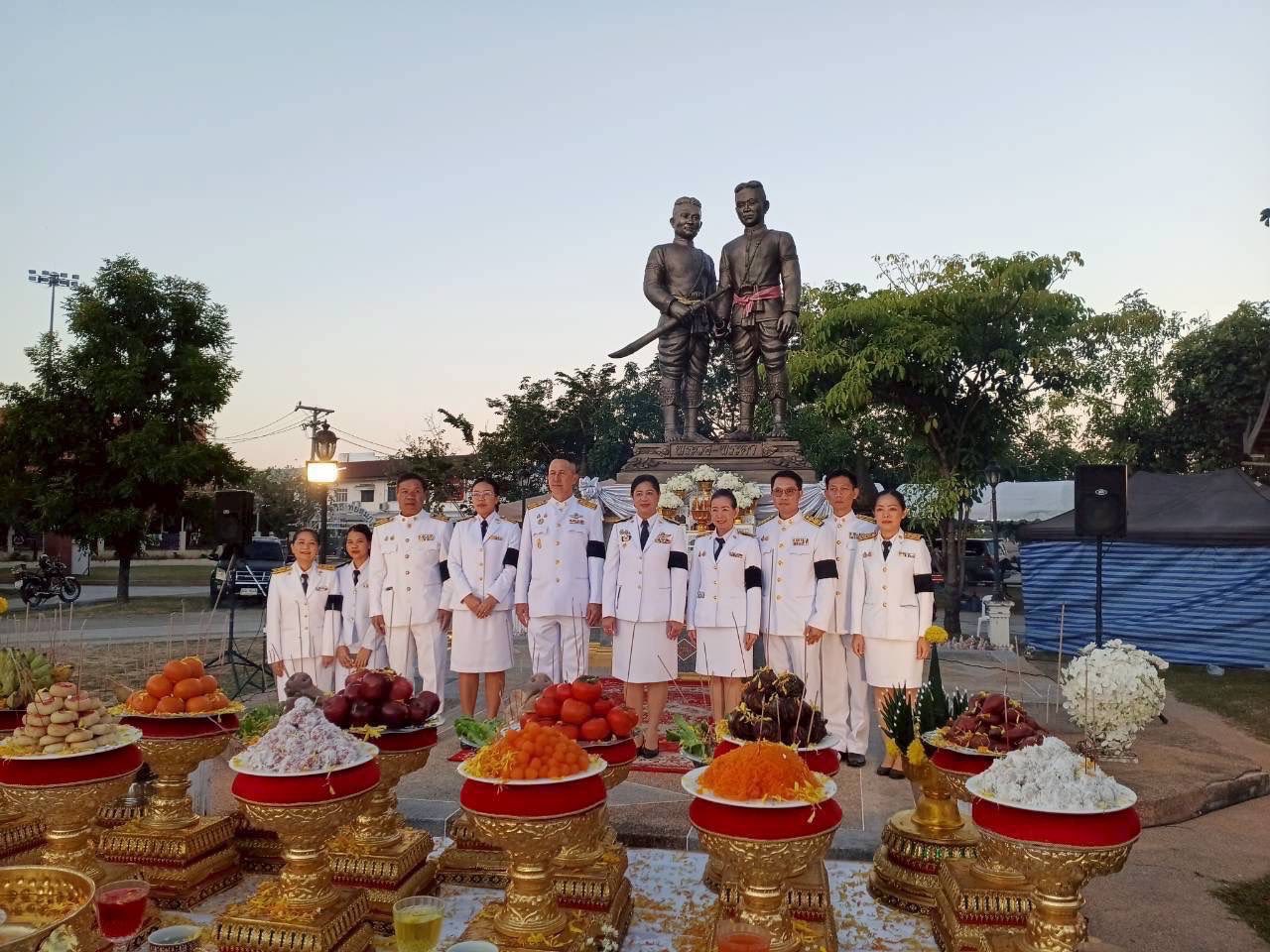 สำนักงานสรรพากรพื้นที่หนองบัวลำภู ร่วมพิธีบวงสรวงสักการะสิ่งศักดิ์สิทธิ์ และทำบุญตักบาตร ในวันสถาปนาจังหวัดหนองบัวลำภู ครบรอบ 32ปี