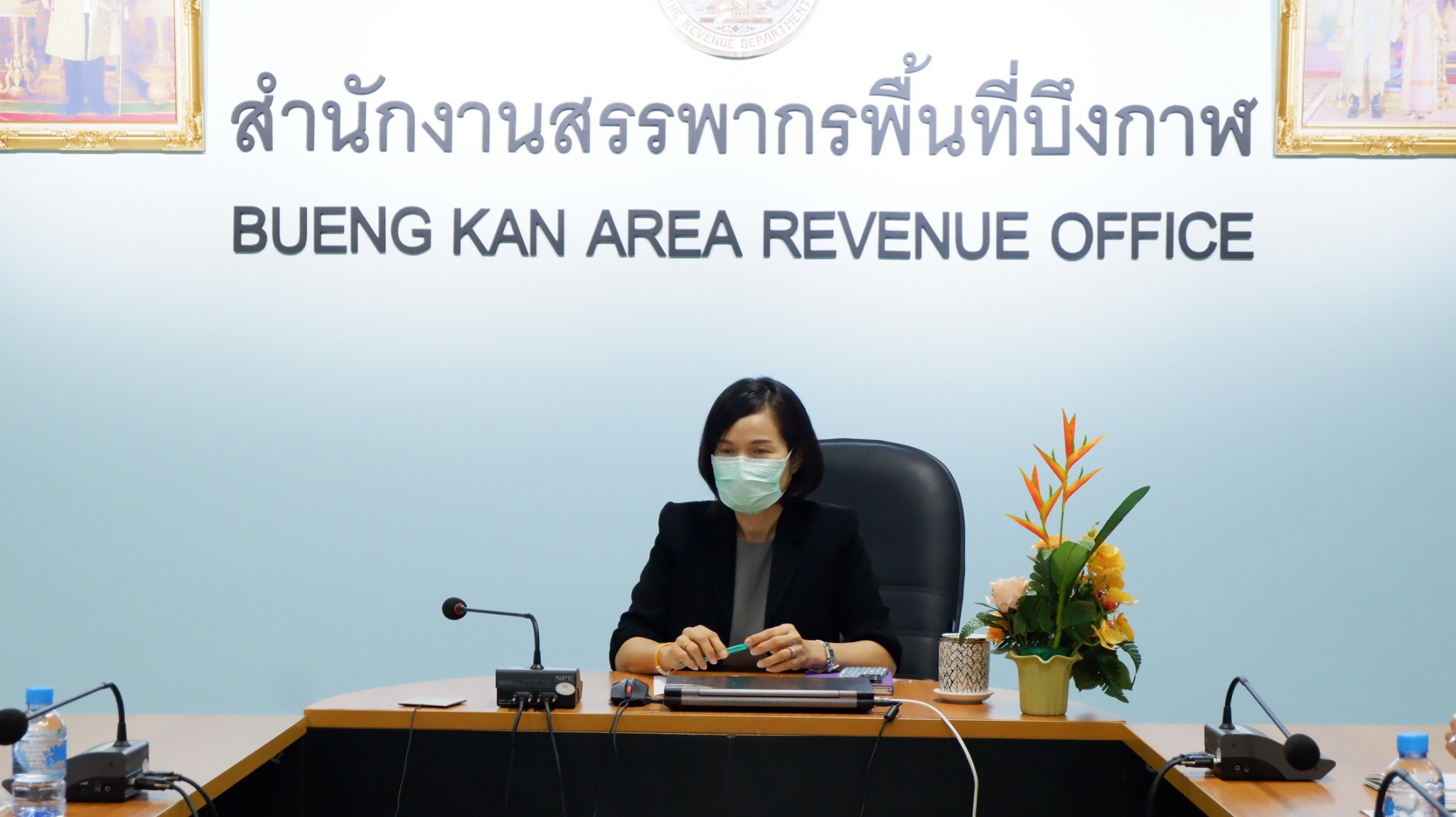 นางกิตติพร  เหล่าวิทวัส นักวิชาการสรรพากรเชี่ยวชาญ รักษาราชการแทน สรรพากรพื้นที่บึงกาฬ ได้ประชุมมอบหมายนโยบายการทำงานให้กับ คณะทำงานประชาสัมพนธ์ สำนักงานสรรพากรพื้นที่บึงกาฬ
