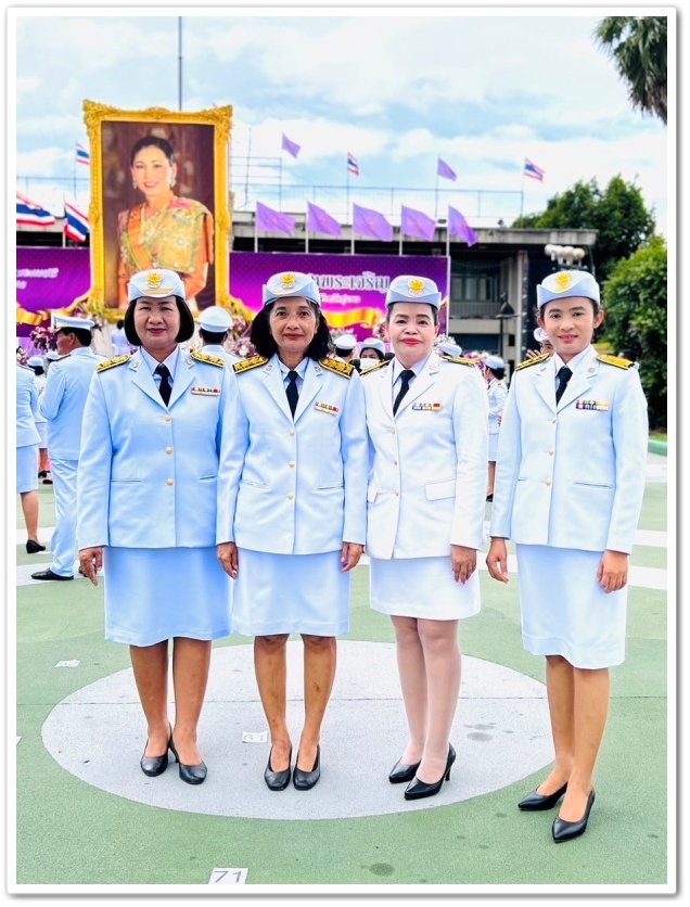 พิธีถวายเครื่องราชสักการะและวางพานพุ่ม และพิธีจุดเทียนถวายพระพรชัยมงคล