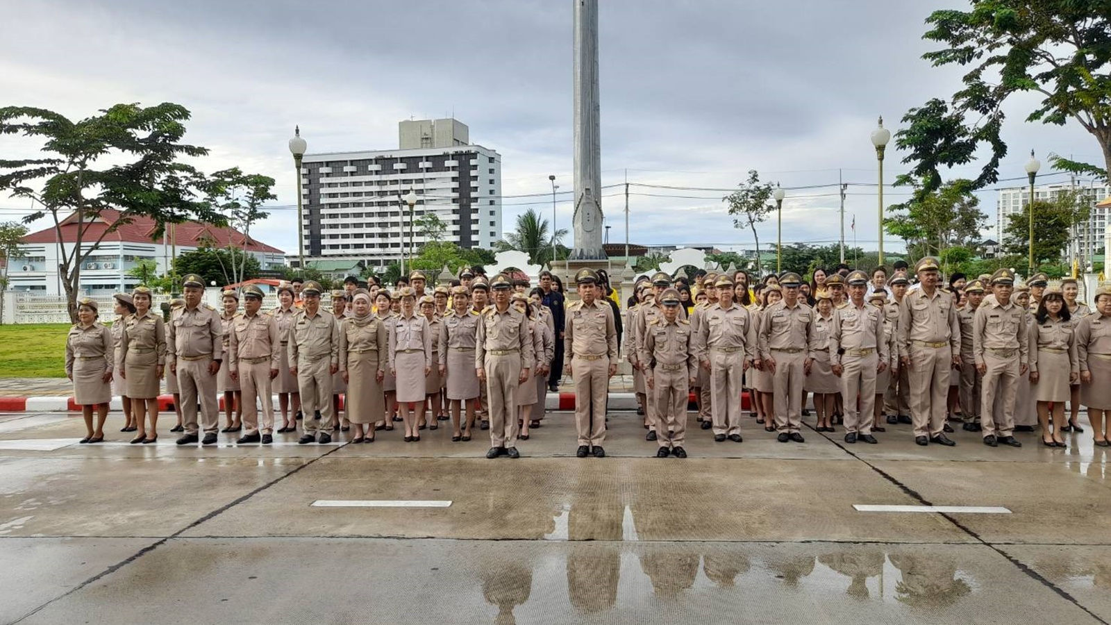 วันพระราชทานธงชาติไทย