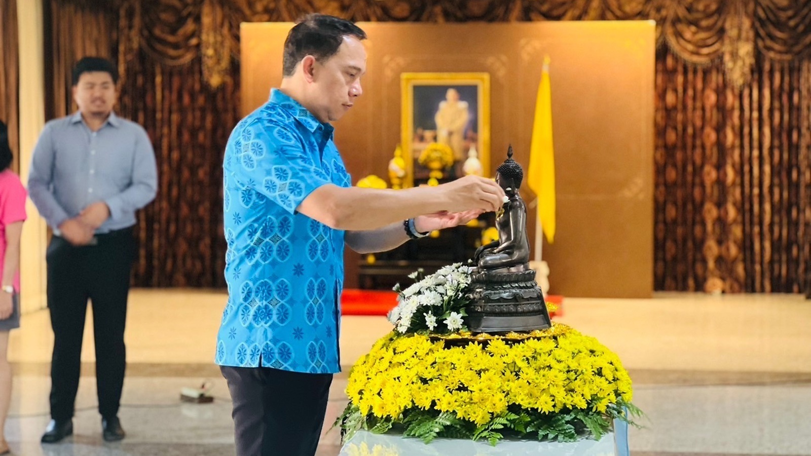 พิธีสรงน้ำพระพุทธรูปและรดน้ำดำหัวผู้ใหญ่ เนื่องในวันเทศกาลวันสงกรานต์ พ.ศ. ๒๕๖๗