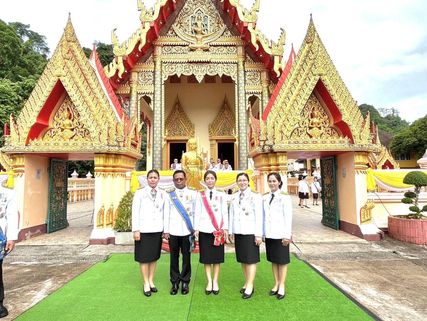 พิธีเวียนเทียนสมโภชน้ำพระพุทธมนต์ศักดิ์สิทธิ์ งานเฉลิมพระเกียรติพระบาทสมเด็จพระเจ้าอยู่หัว