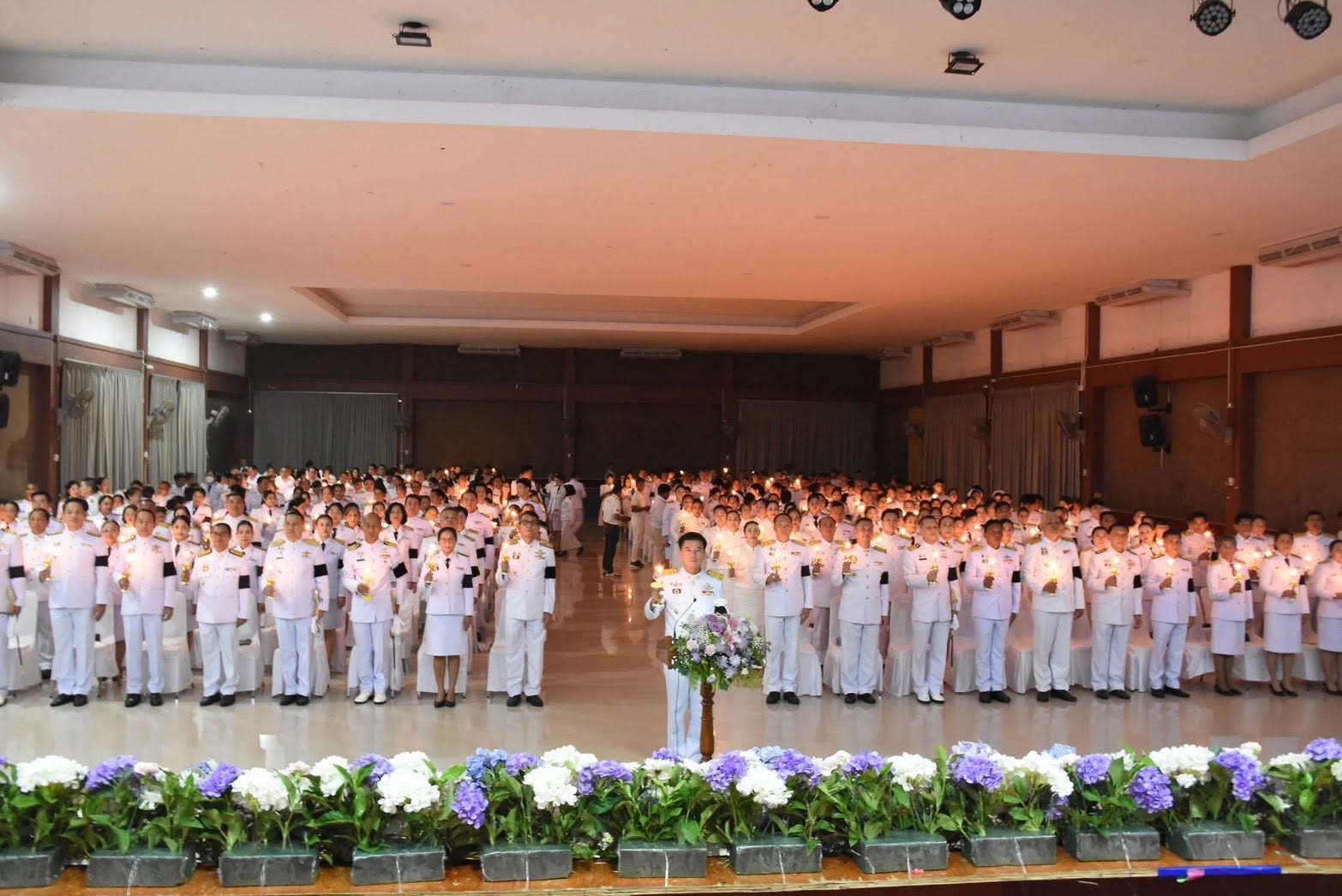 พิธีถวายเครื่องราชสักการะและวางพานพุ่ม และพิธีจุดเทียนถวายพระพรชัยมงคล