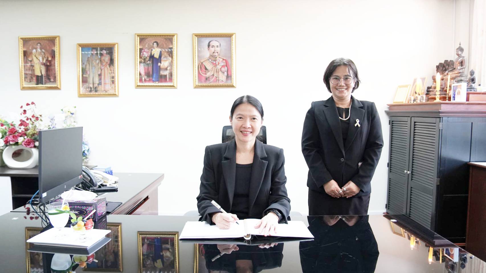 วันที่ 5 พฤศจิกายน 2568 นางสาวกุลยา ตันติเตมิท อธิบดีกรมสรรพากร พร้อมคณะผู้บริหารเข้าตรวจเยี่ยมเพื่อรับทราบปัญหาในการปฏิบัติงานและให้กำลังใจแก่เจ้าหน้าที่ สำนักงานสรรพากรพื้นที่ตรัง โดยมีนางสาวสุรียพรรณ นามพิกุล และเจ้าหน้าที่ให้การต้อนรับ ณ อาคารสำนักงานสรรพากรพื้นที่ตรัง