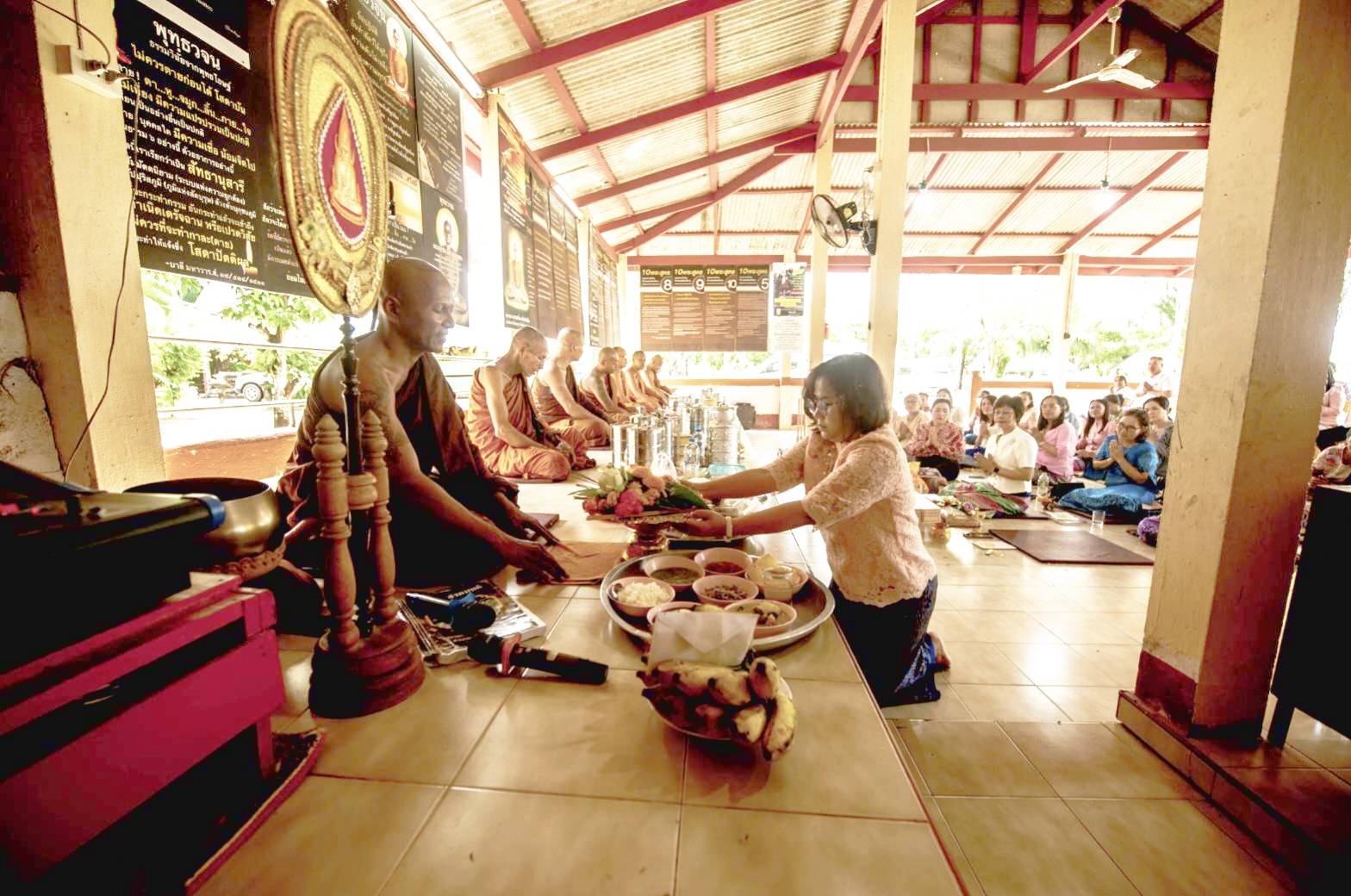 วันที่ 3 กรกฎาคม 2568 นางสาวสุรียพรรณ นามพิกุล สรรพากรพื้นที่ตรัง พร้อมด้วยเจ้าหน้าที่ สำนักงานสรรพากรพื้นที่ตรัง ร่วมกิจกรรมถวายเทียนพรรษา เนื่องในวันเข้าพรรษาซึ่งเป็นวันสำคัญทางพระพุทธศาสนา ณ สำนักสงฆ์ทุ่งชน ต.นาบินหลา อ.เมือง จ. ตรัง  