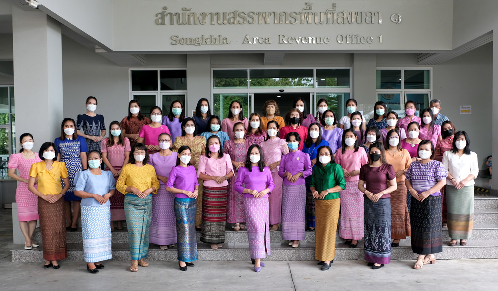 สรรพากรร่วมใจ ใช้ผ้าไทย สวมใส่แล้วดูดี