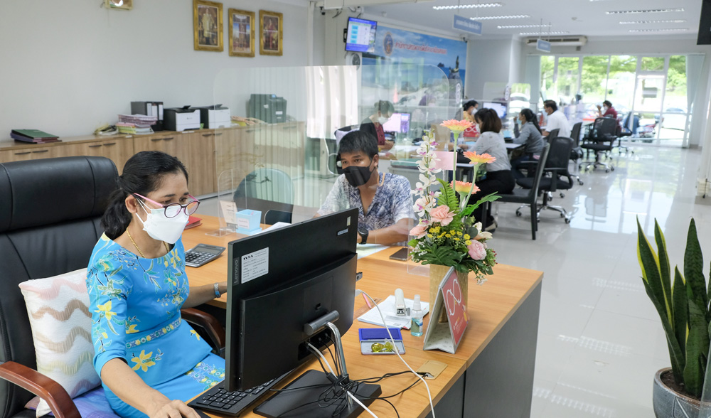 ภาพบรรยากาศโค้งสุดท้ายของการยื่นแบบ ภ.ง.ด.90,91 ปีภาษี 2564